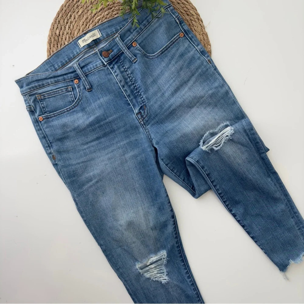 Madewell 9" High-Rise Skinny Jeans in Frankie Wash‎ Torn-Knee Edition Size 30 - Picture 2 of 10